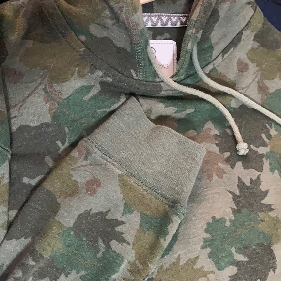 On The Byas Green Leaf Men’s Lightweight Hoodie - Picture 3 of 3